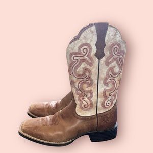 Women’s Ariat cowgirl boots